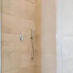 דירה Escape Riverfront 2 Bedroom With Balcony