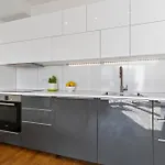 Escape Riverfront 2 Bedroom With Balcony דירה