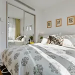 Escape Riverfront 2 Bedroom With Balcony דירה ברטיסלאבה