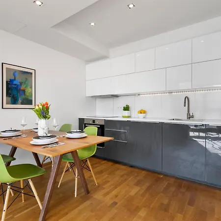 公寓 Escape Riverfront 2 Bedroom With Balcony *