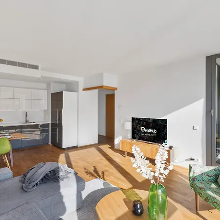 Escape Riverfront 2 Bedroom With Balcony 布拉迪斯拉发