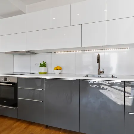 Escape Riverfront 2 Bedroom With Balcony 公寓