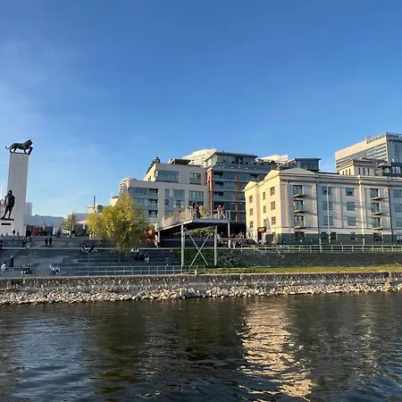 公寓 Escape Riverfront 2 Bedroom With Balcony *