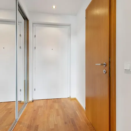 Escape Riverfront 2 Bedroom With Balcony Apartment Pressburg