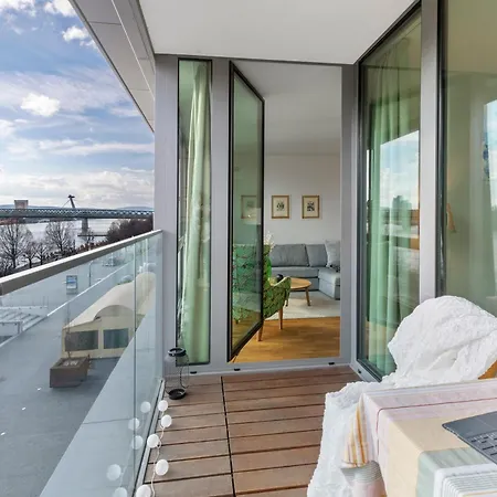 Escape Riverfront 2 Bedroom With Balcony * Bratysława