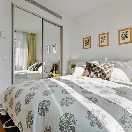 Escape Riverfront 2 Bedroom With Balcony Apartament Bratysława