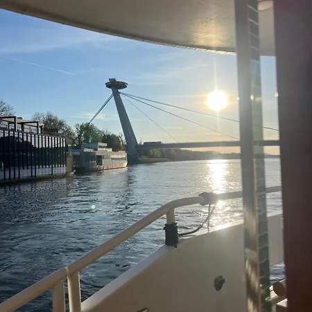 Apartament Escape Riverfront 2 Bedroom With Balcony *